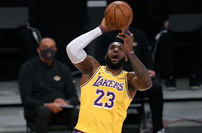 广东队翻盘勇士,浓眉哥高光表现 广东队翻盘勇士,浓眉哥高光表现