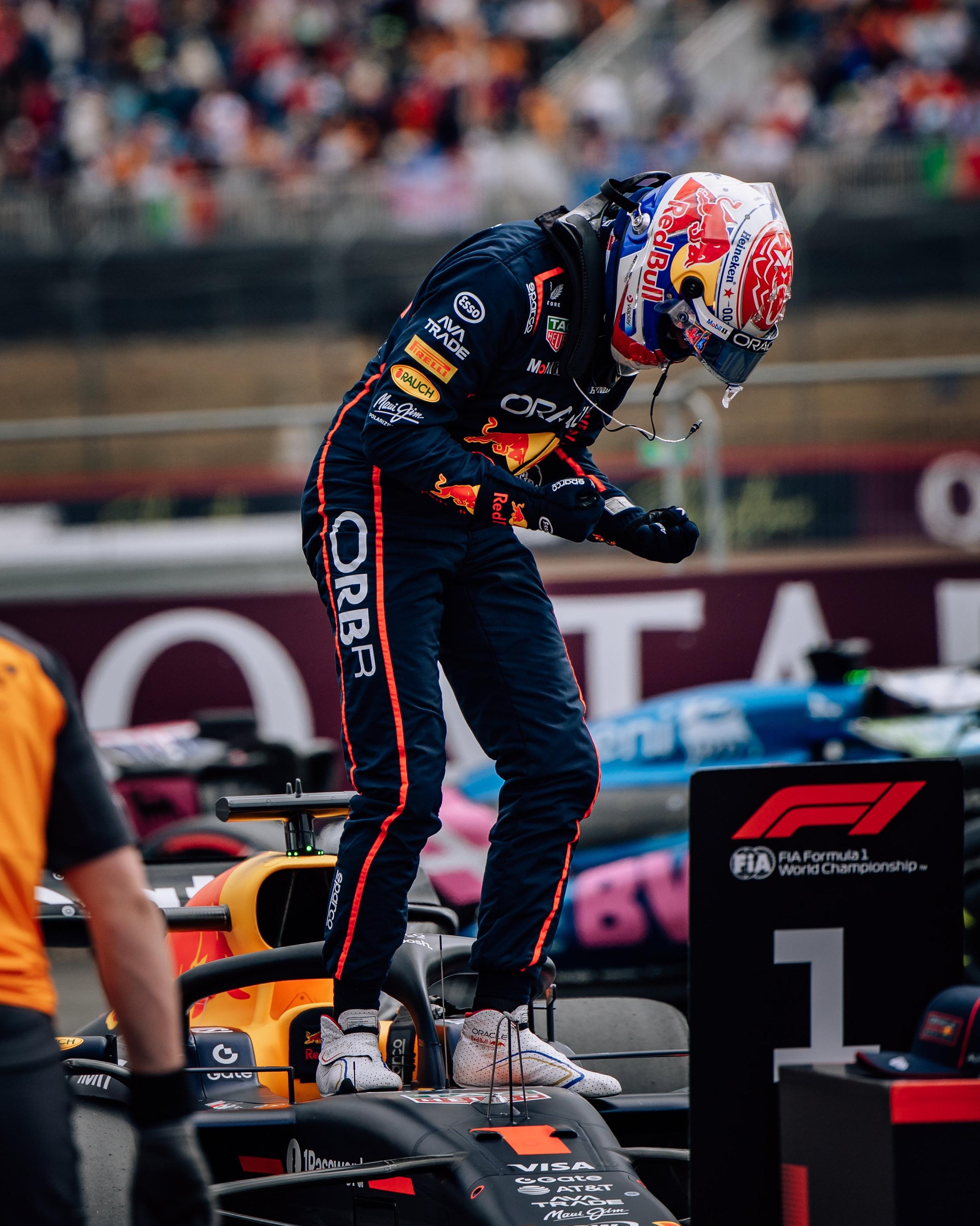 梅赛德斯完胜红牛车队,维斯塔潘带队取胜 梅赛德斯完胜红牛车队,维斯塔潘带队取胜