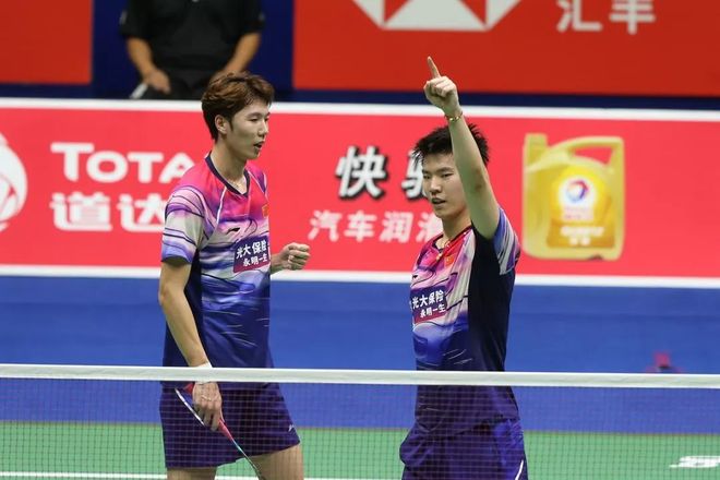 中国队轻取马来西亚队，黄鸭组合点燃赛场