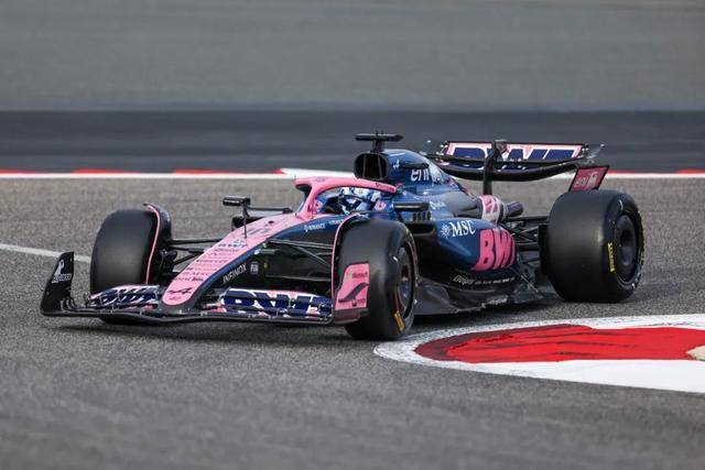 索伯车队险胜哈斯车队，汉密尔顿点燃赛场