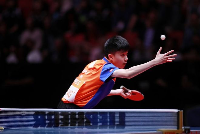 法国乒乓球队险胜奥地利乒乓球队，奥恰洛夫送出助攻