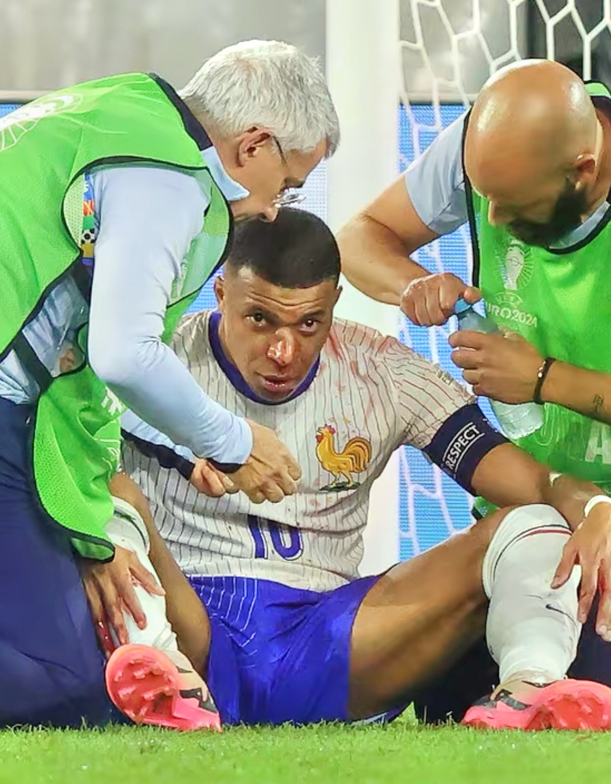 法国乒乓球队险胜奥地利乒乓球队，奥恰洛夫送出助攻