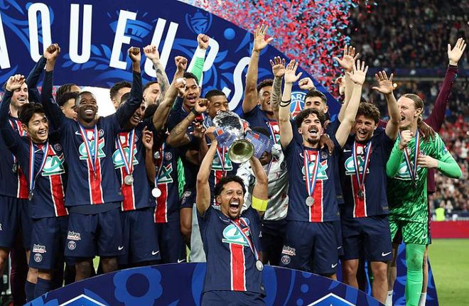 巴黎圣日耳曼主帅透露球队目标超越欧冠赛季