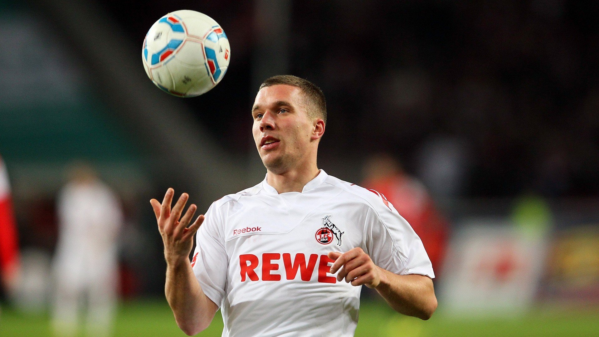 尤文血拼玻利维亚式铁阵，卡马文加防守艺术锁死对手