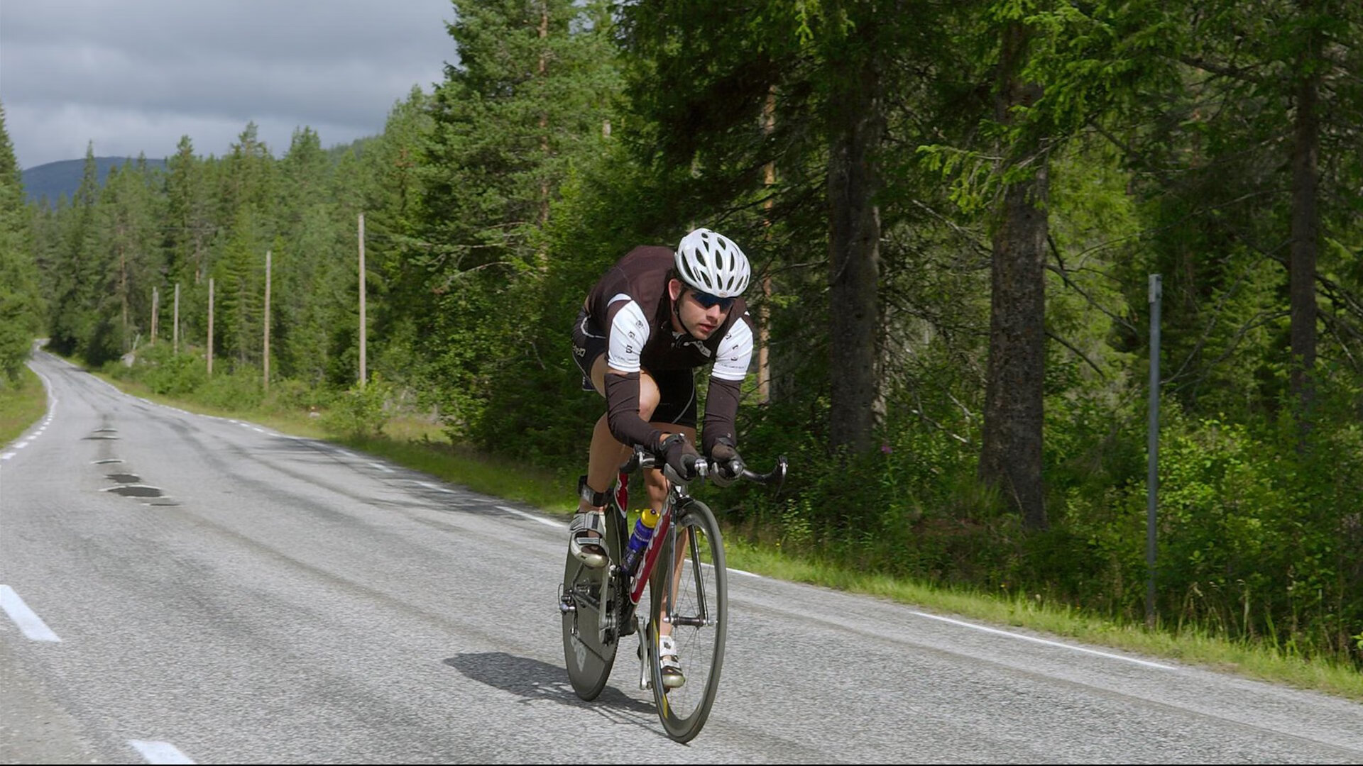 瑞典狂胜西班牙，巴雷拉扛起全队，书写北欧足球新篇章